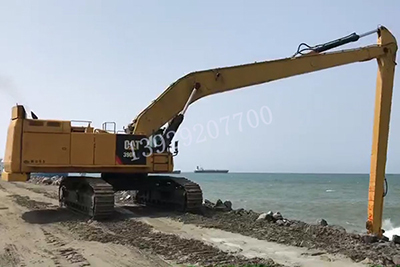 【挖掘機(jī)加長臂】挖掘機(jī)加長臂在施工的時(shí)有哪些優(yōu)勢(shì)和好處？
